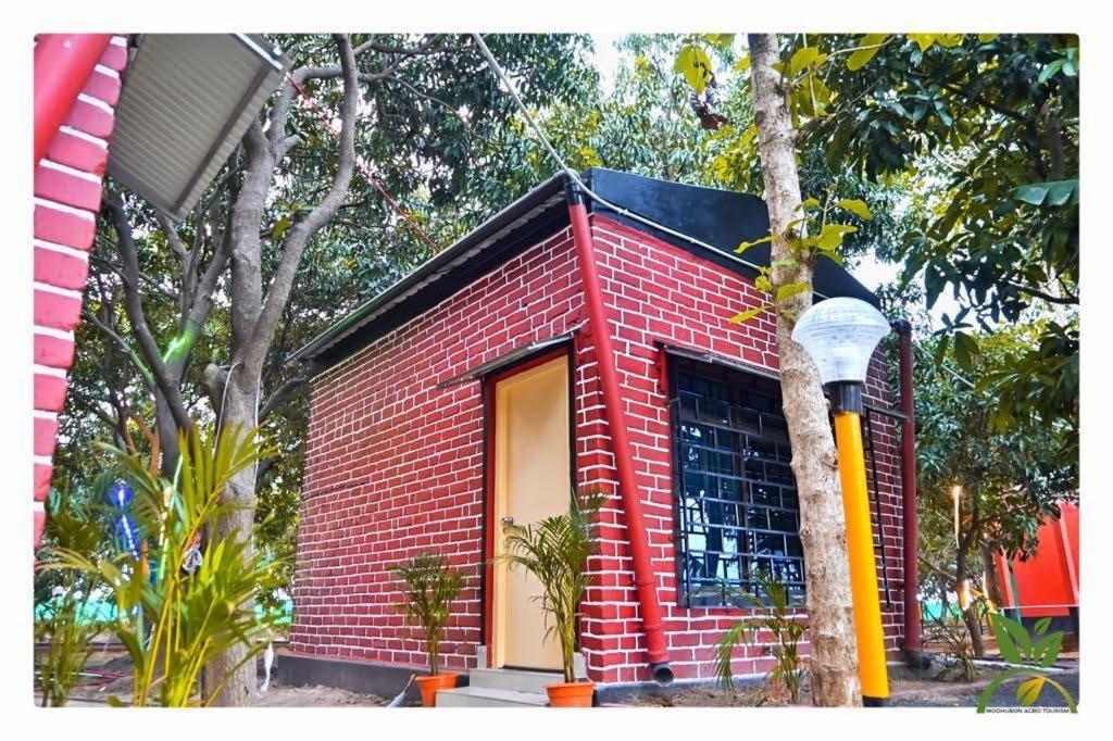 Modhubon Agro Tourism Hotel Bolpur Exterior photo