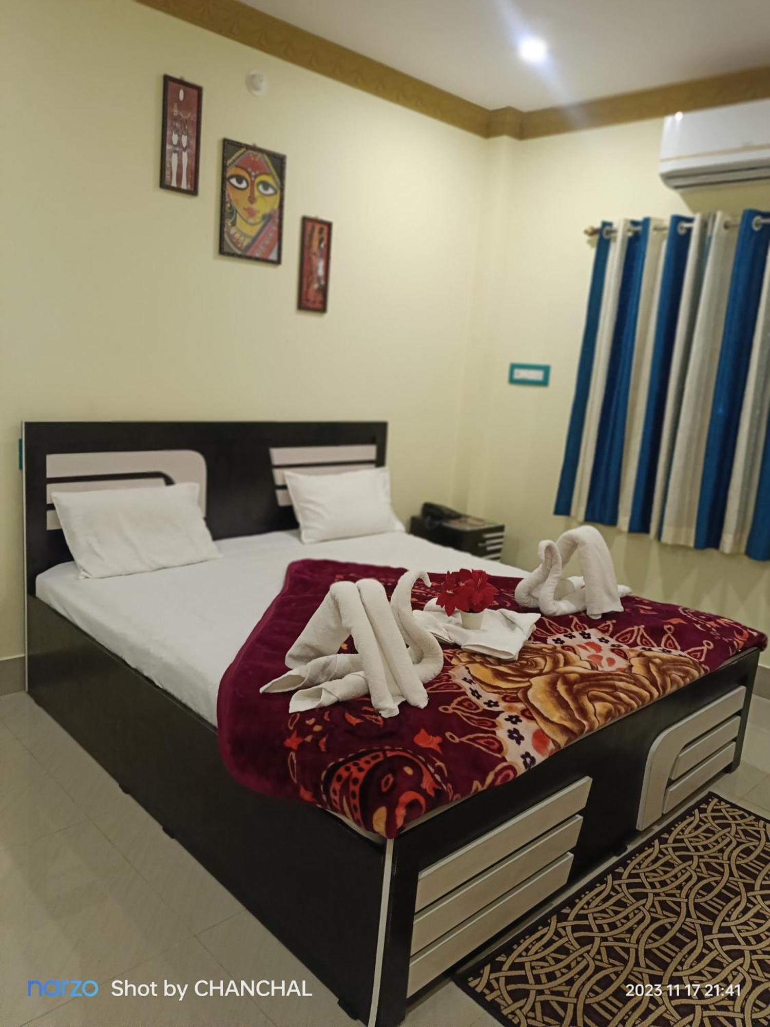 Modhubon Agro Tourism Hotel Bolpur Exterior photo